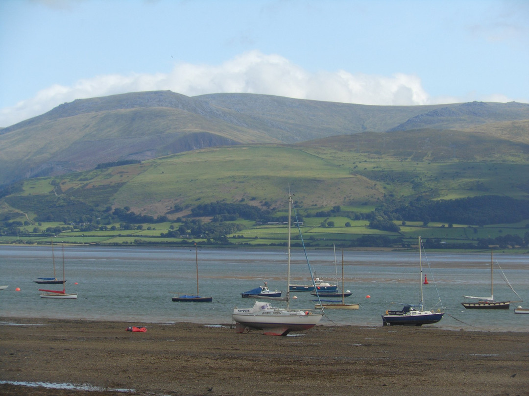 Llanfaes Beach景点图片