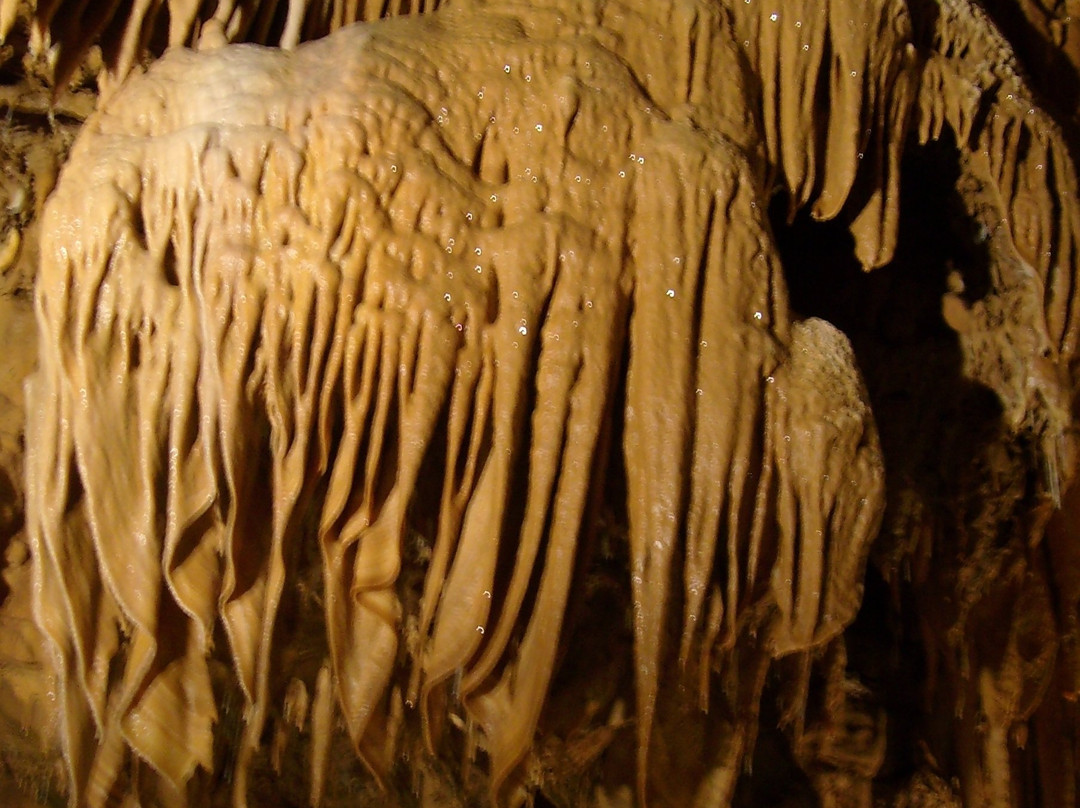 Gruta de Arbedales景点图片