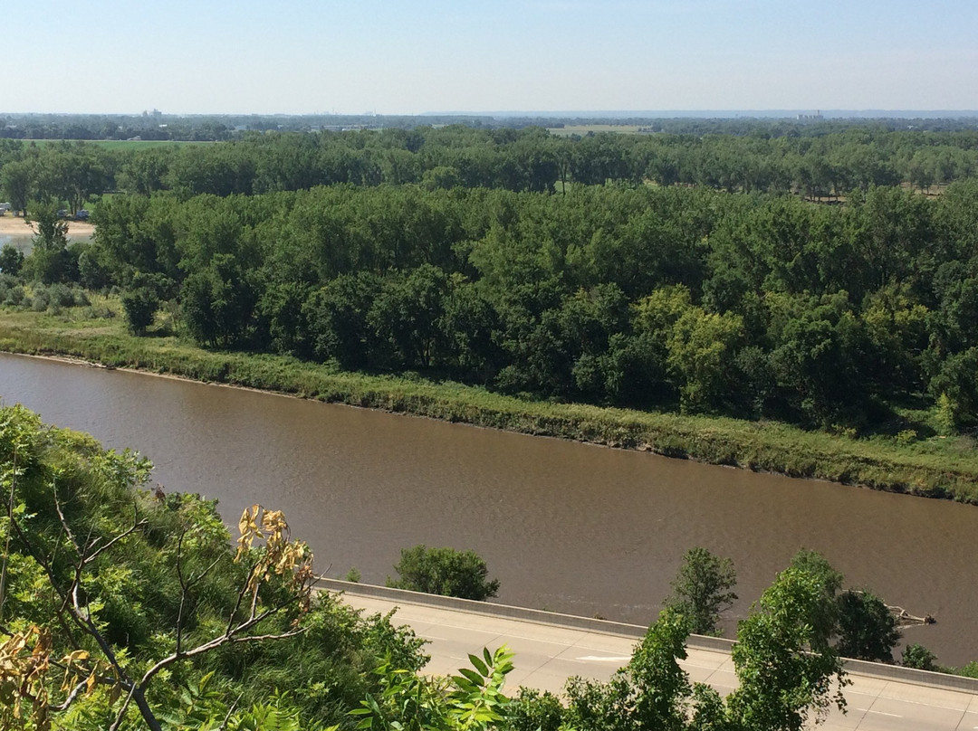Chief War Eagle Monument-苏城必去景点