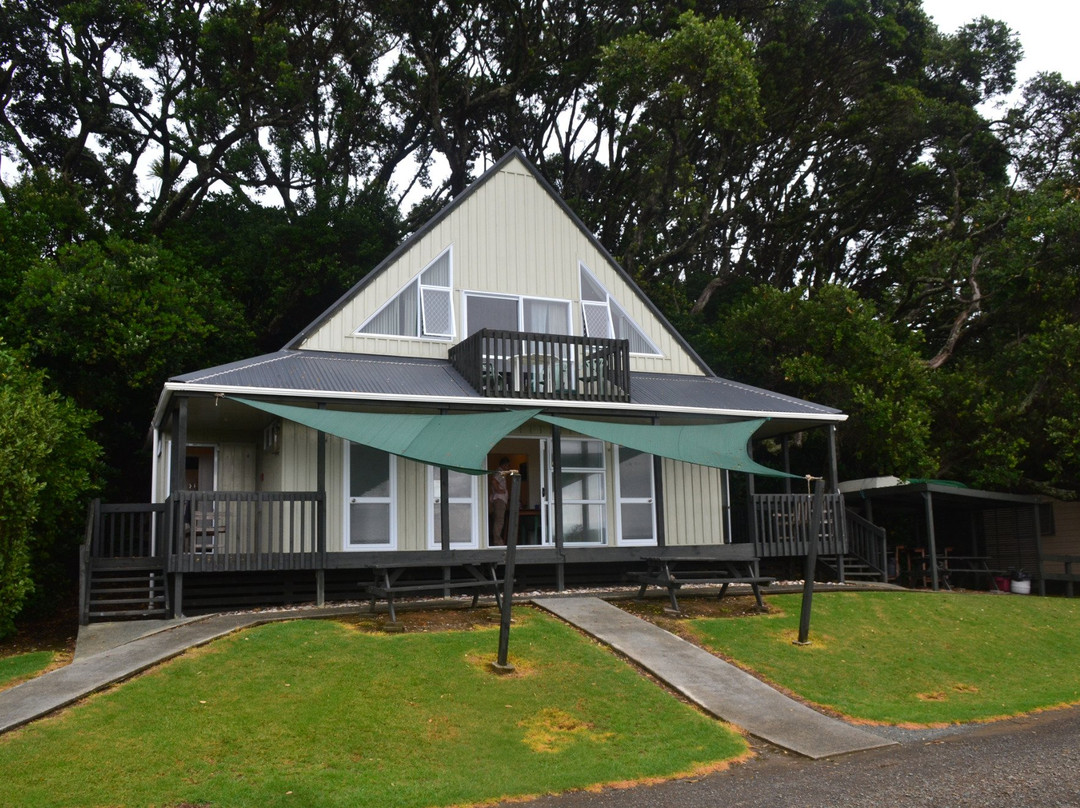 Waipu Cove Cottages & Camping