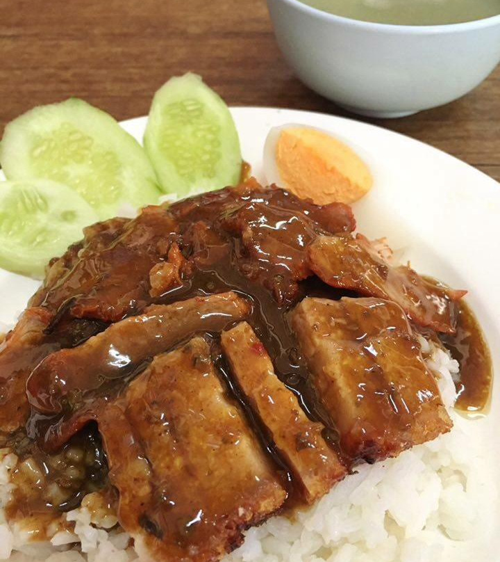 Phra That Pha Daeng餐馆和美食-Khao Mu Daeng Che Waen