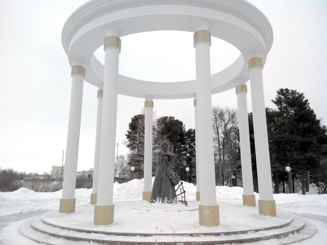 Monument to Wifes of Decembrists