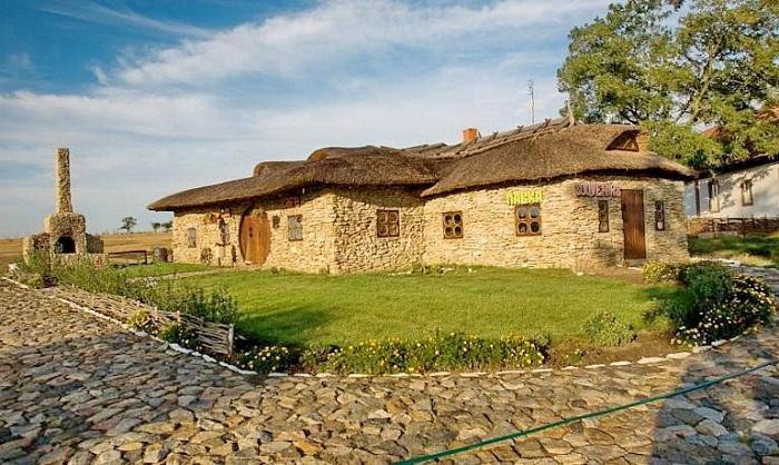 Strumok旅游景点-Frumushika-Nova