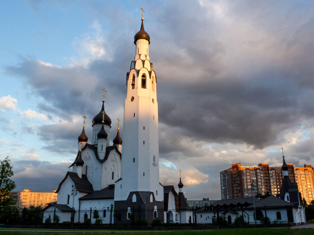 Church of the Holy Apostles Peter Jolly in the Village-圣彼得堡必去景点