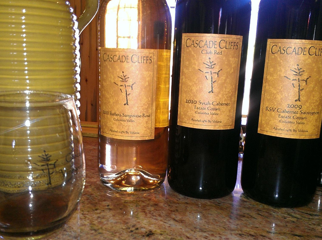 Cascade Cliffs Vineyard & Winery景点图片