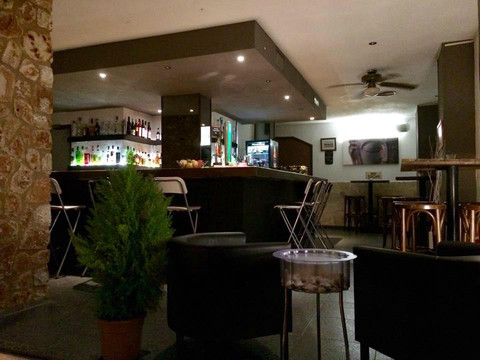 Es Cornet Lounge Bar-Portocolom必去景点