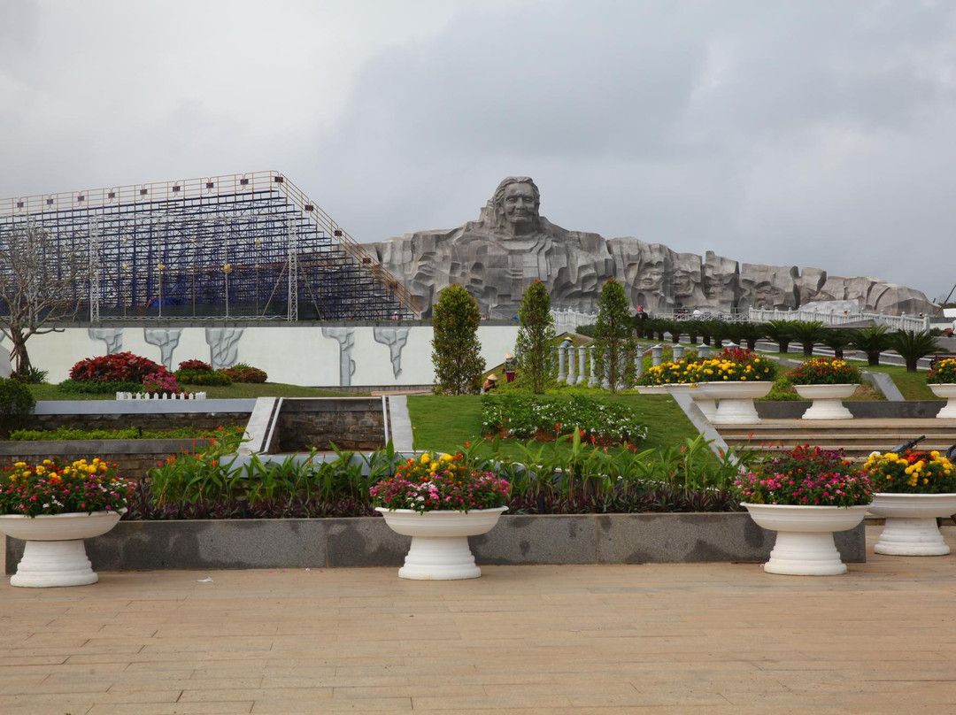 The Vietnam's Heroic Mother Statue景点图片
