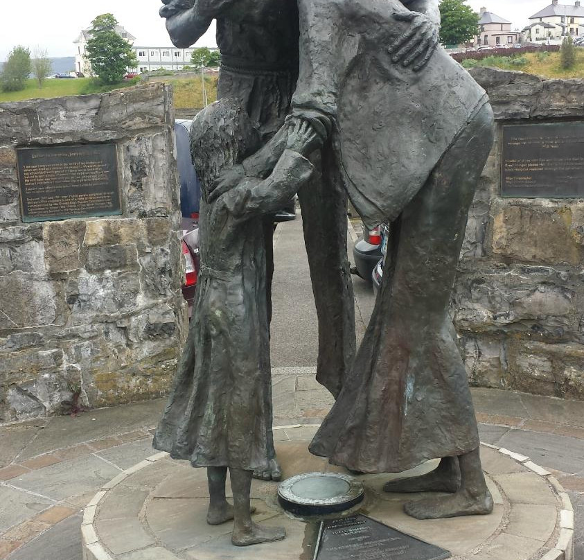 The Famine Family Memorial景点图片