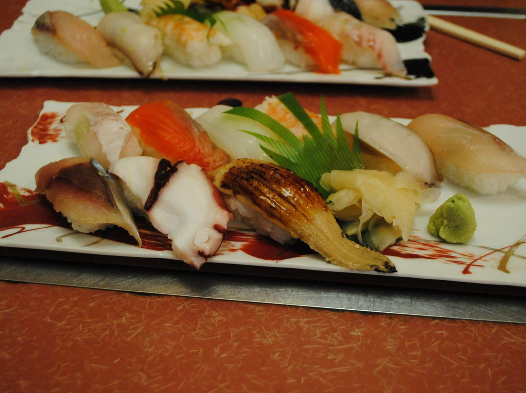 对马市餐馆和美食-Minato Sushi
