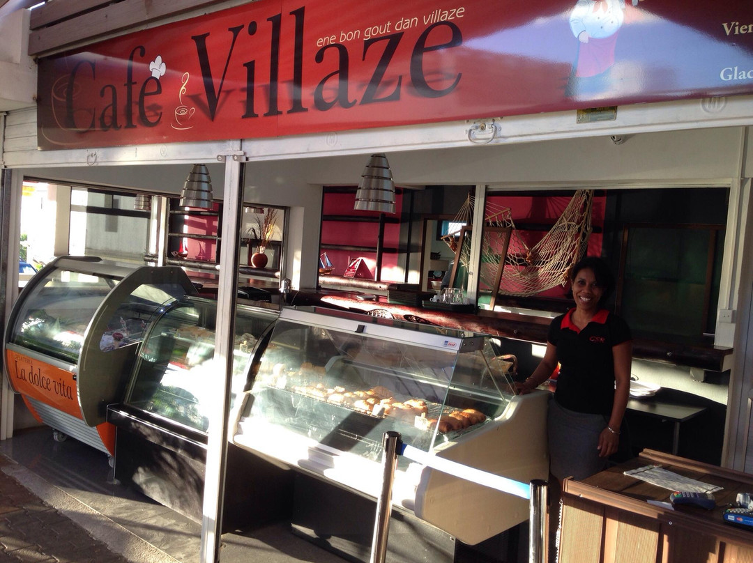 Village Walk Shopping Centre-La Gaulette必去景点