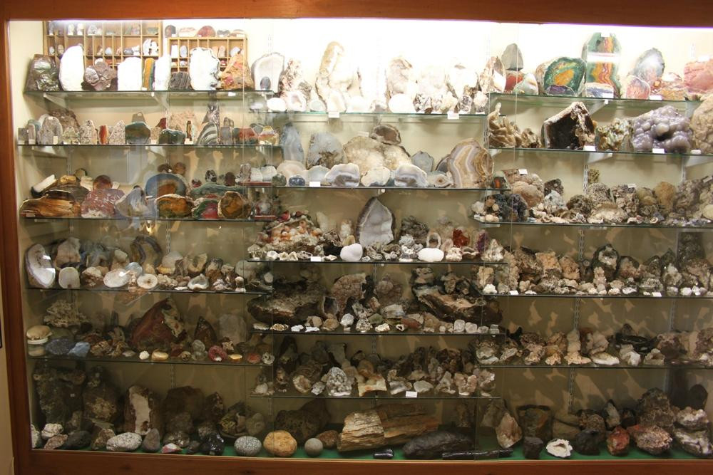 Rare stone collection of Soren and Sigurborg-Eskifjordur必去景点