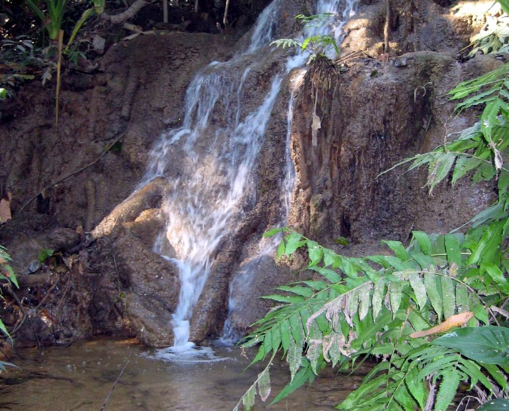 Namtok Huai Rong Waterfall景点图片
