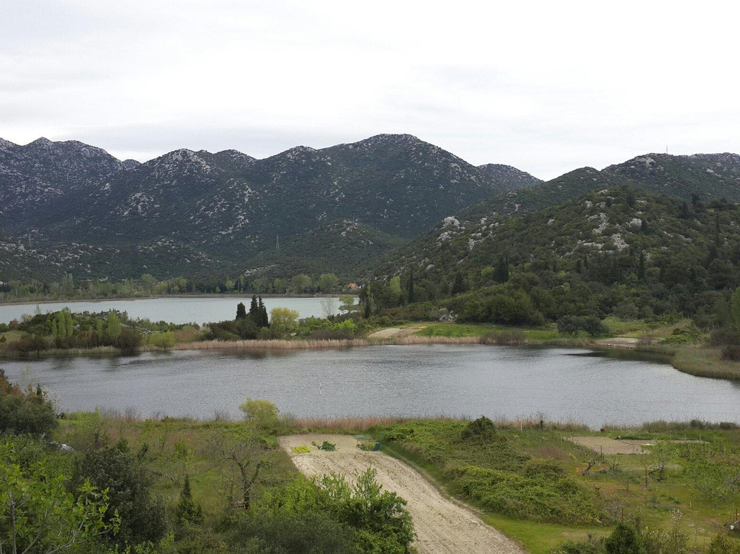 Bacina Lakes景点图片