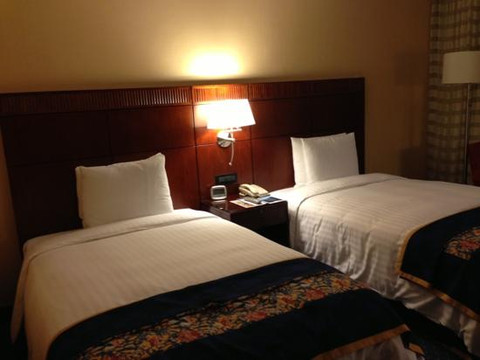 上海齐鲁万怡大酒店主图