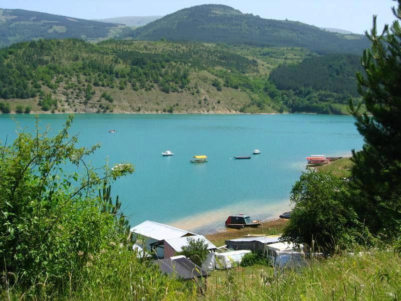 Zavojsko Lake景点图片
