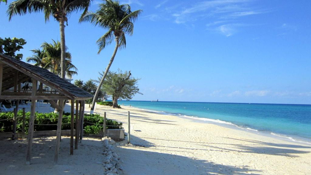 Seven Mile Beach-七哩滩必去景点