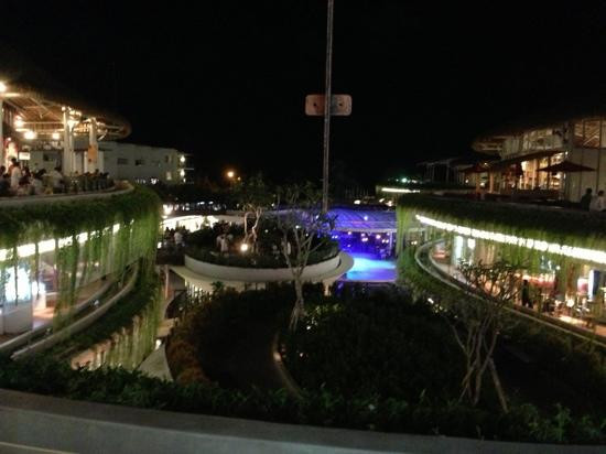 海滩漫步购物中心-库塔必去景点