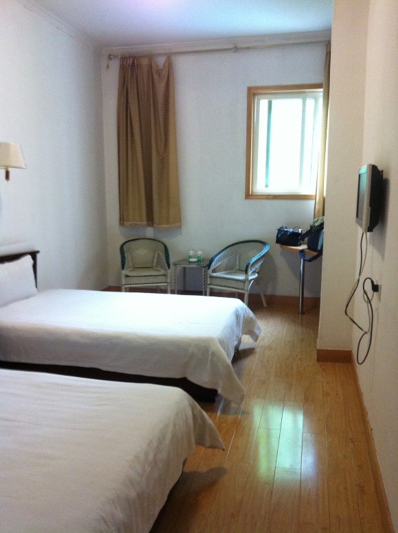 济南金广快捷趵突泉店-客卧