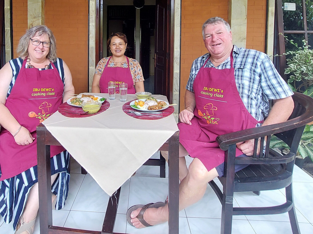 Ibu Dewi's Private Cooking Class-罗威那海滩必去景点