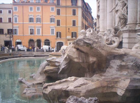 特莱维喷泉（许愿池）-罗马必去景点