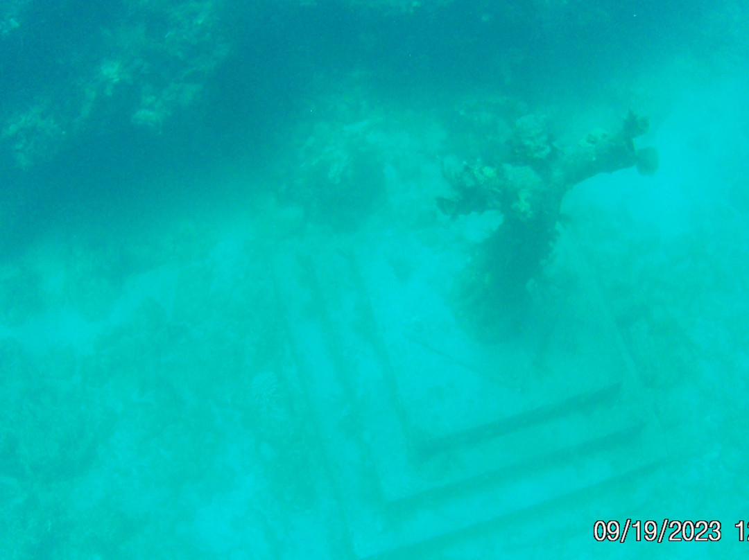 Christ of the Deep-拉哥岛必去景点