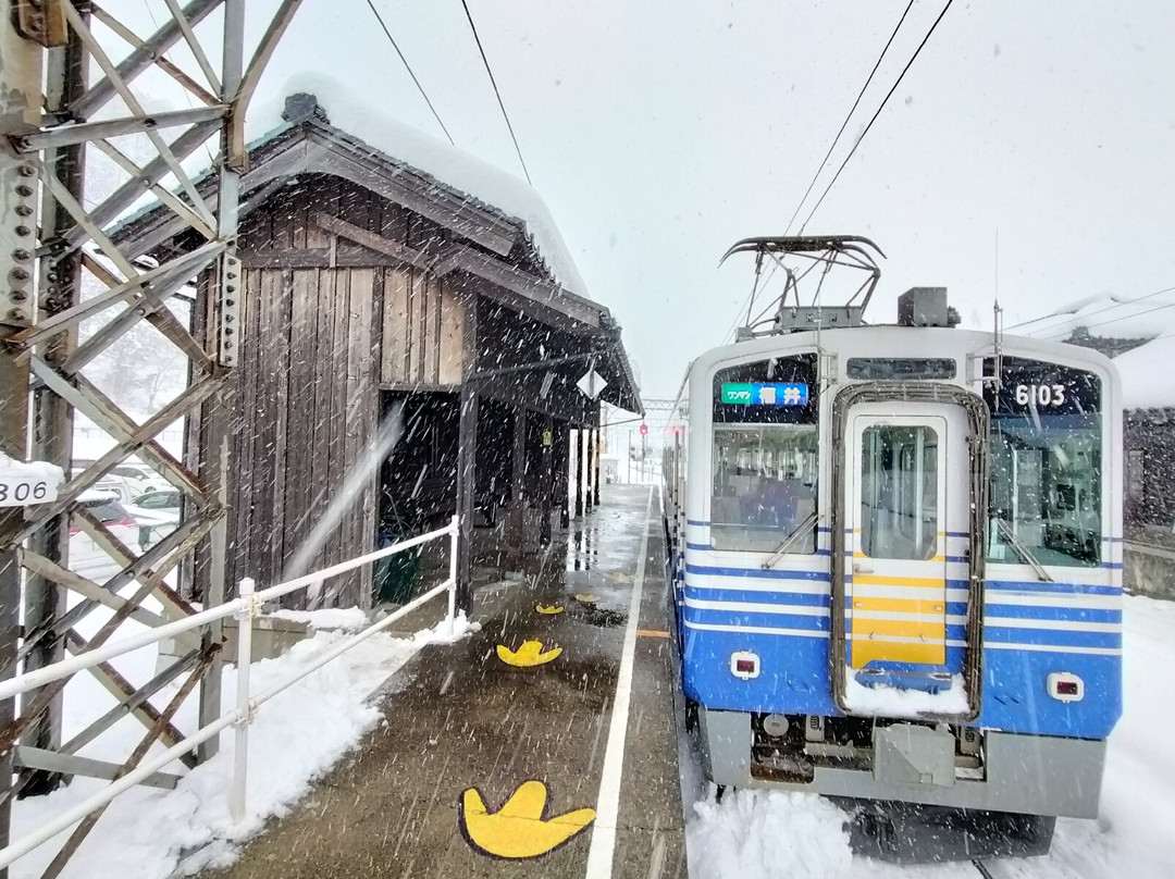 Echizen Tetsudo Katsuyama Station Platform景点图片