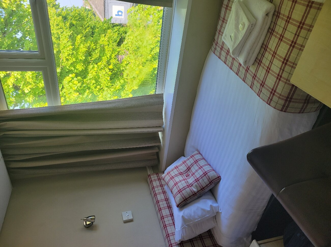 奥斯本酒店主图