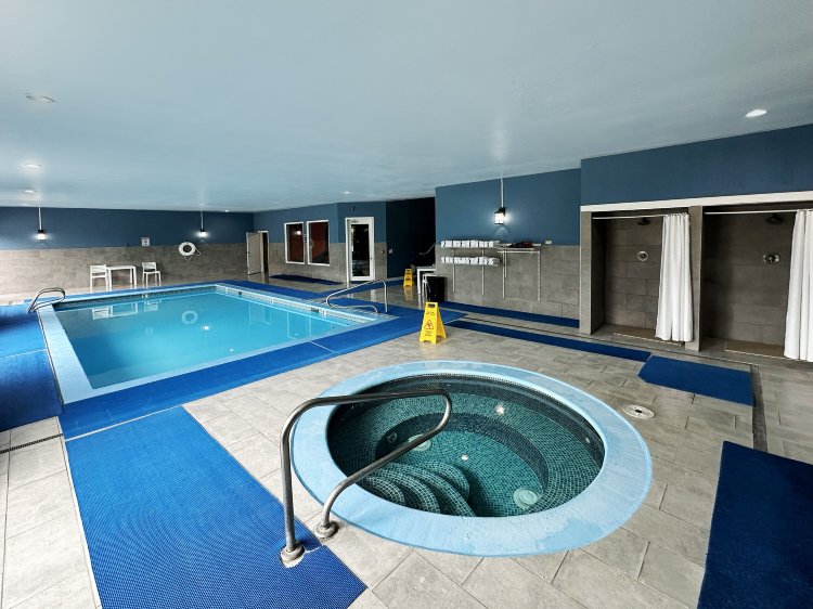 BayVue Hotel, Resort & Suites-泳池