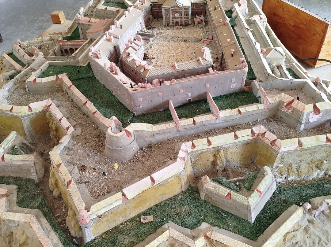 Fort de Bellegarde景点图片