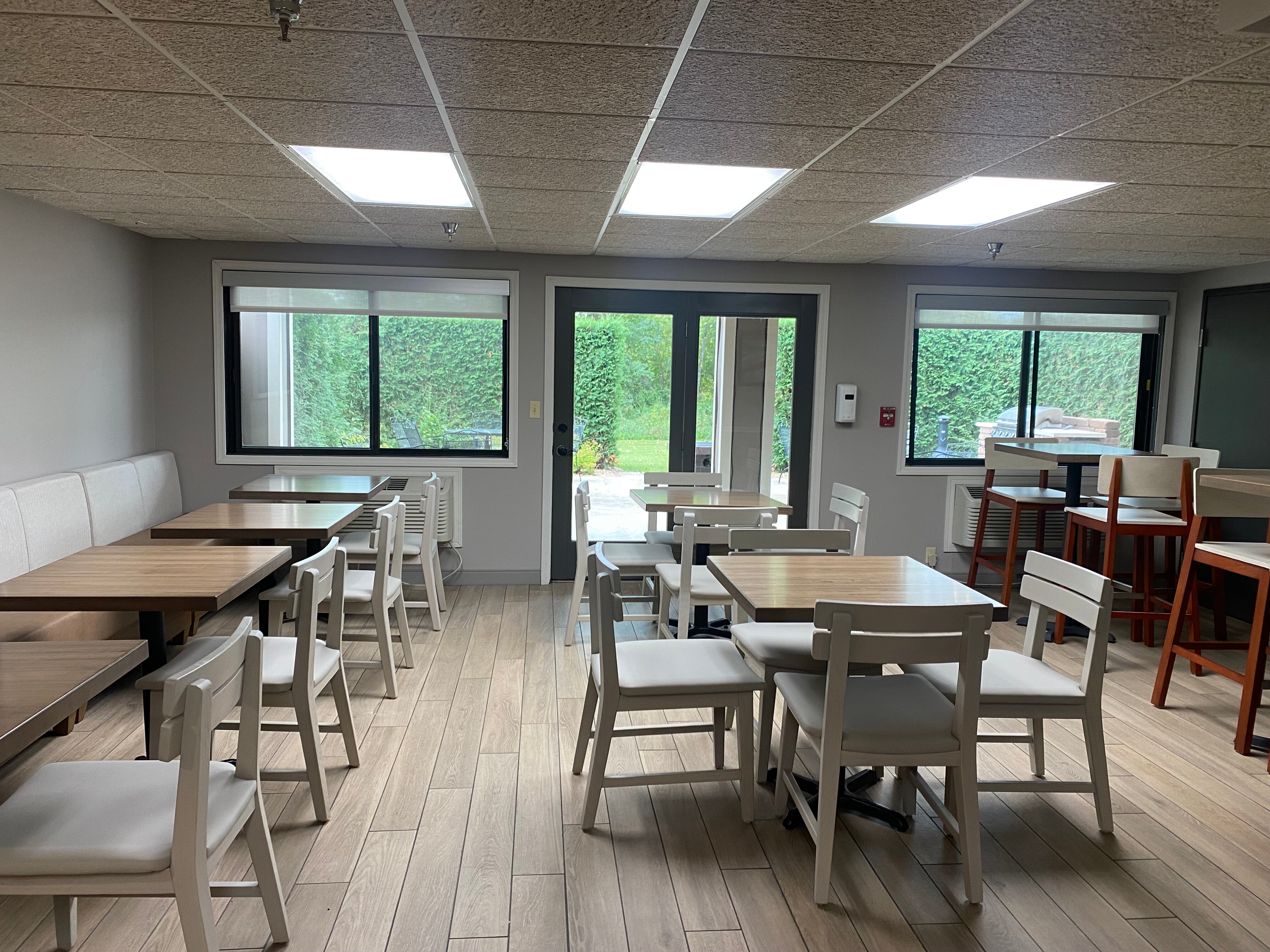 AmericInn by Wyndham Baudette-餐饮