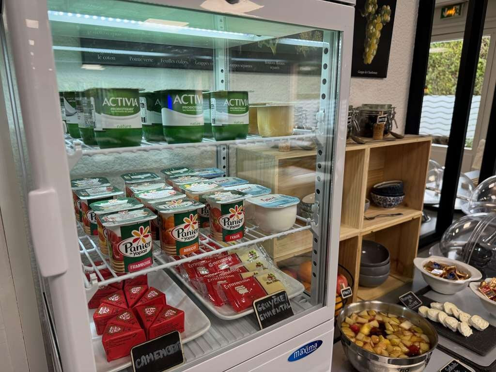 基里亚德艾贝纳酒店主图