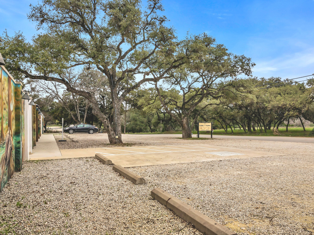 Hotel Flora And Fauna主图