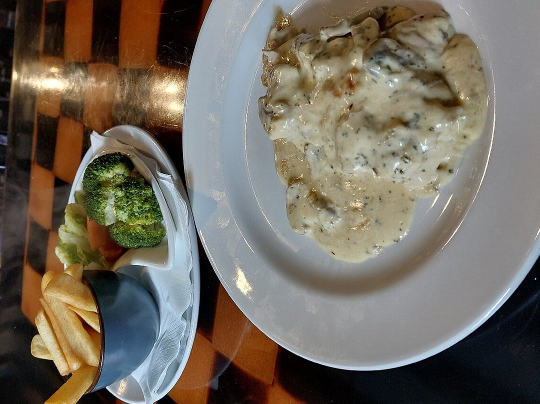 The Crown Hotel主图