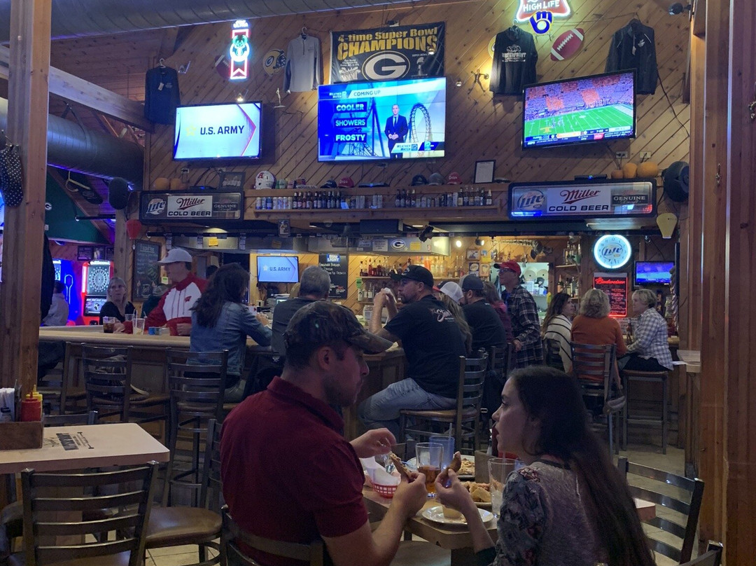 Curly's Waterfront Sports Bar & Grill-皮沃基必去景点