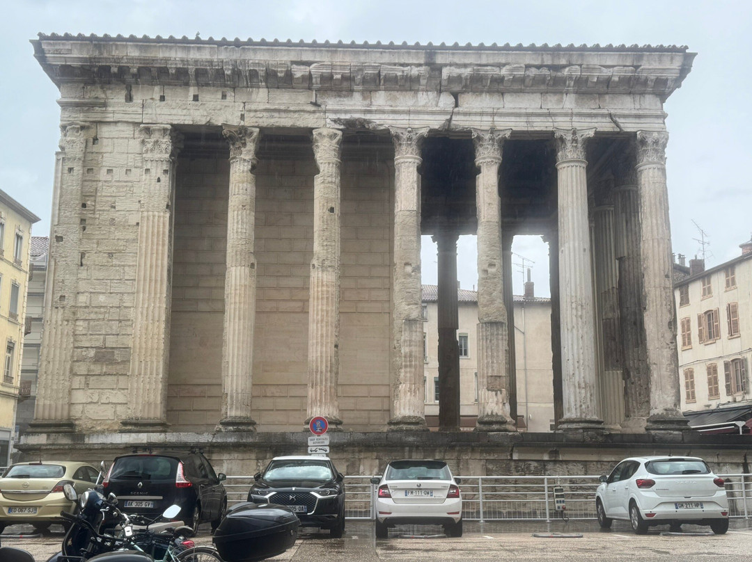 Temple d'Auguste et de Livie-维埃纳必去景点