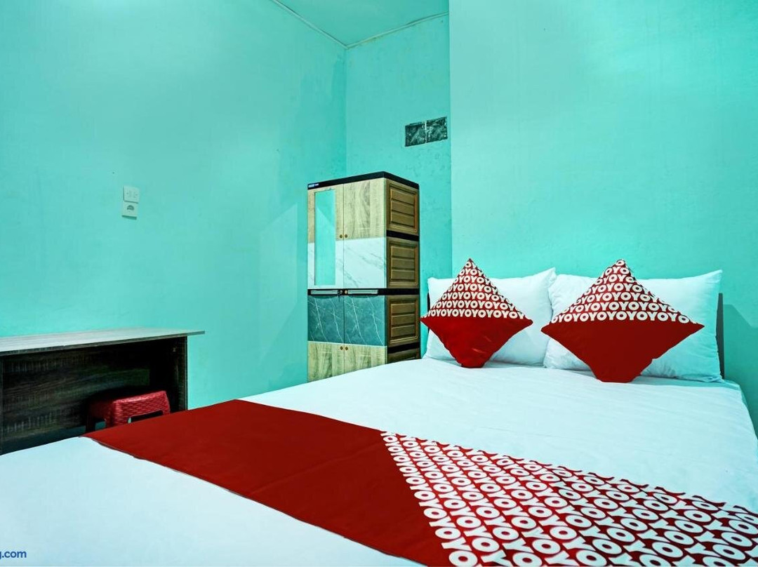 Oyo 93298 Barito House