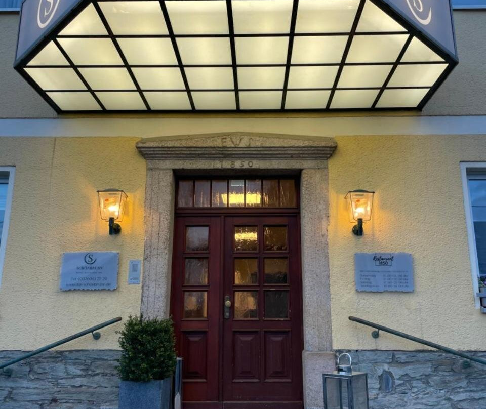 Schonbrunn Hotel