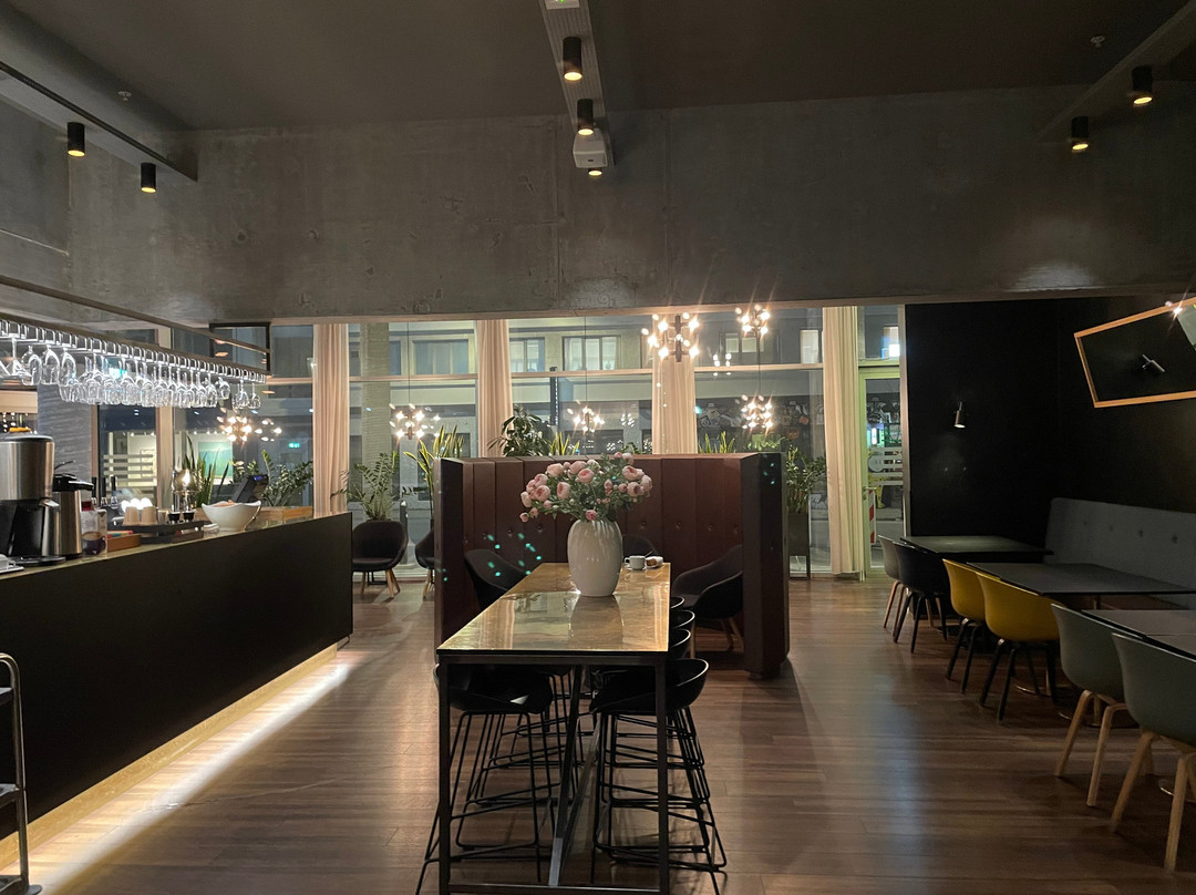 米德加杜尔中央酒店主图