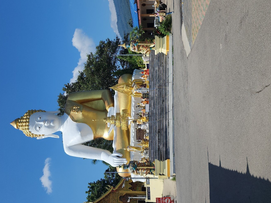 Loha Prasat Sri Mueang Pong-Mae Pong必去景点