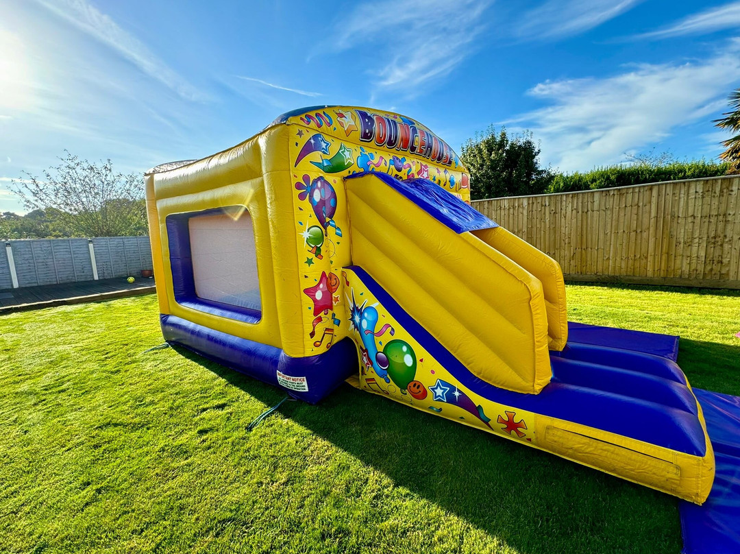 Supreme Bouncy Castles-普尔必去景点