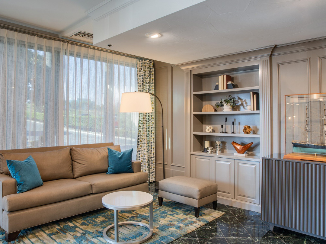 约巴林达艾瑞斯套房酒店主图