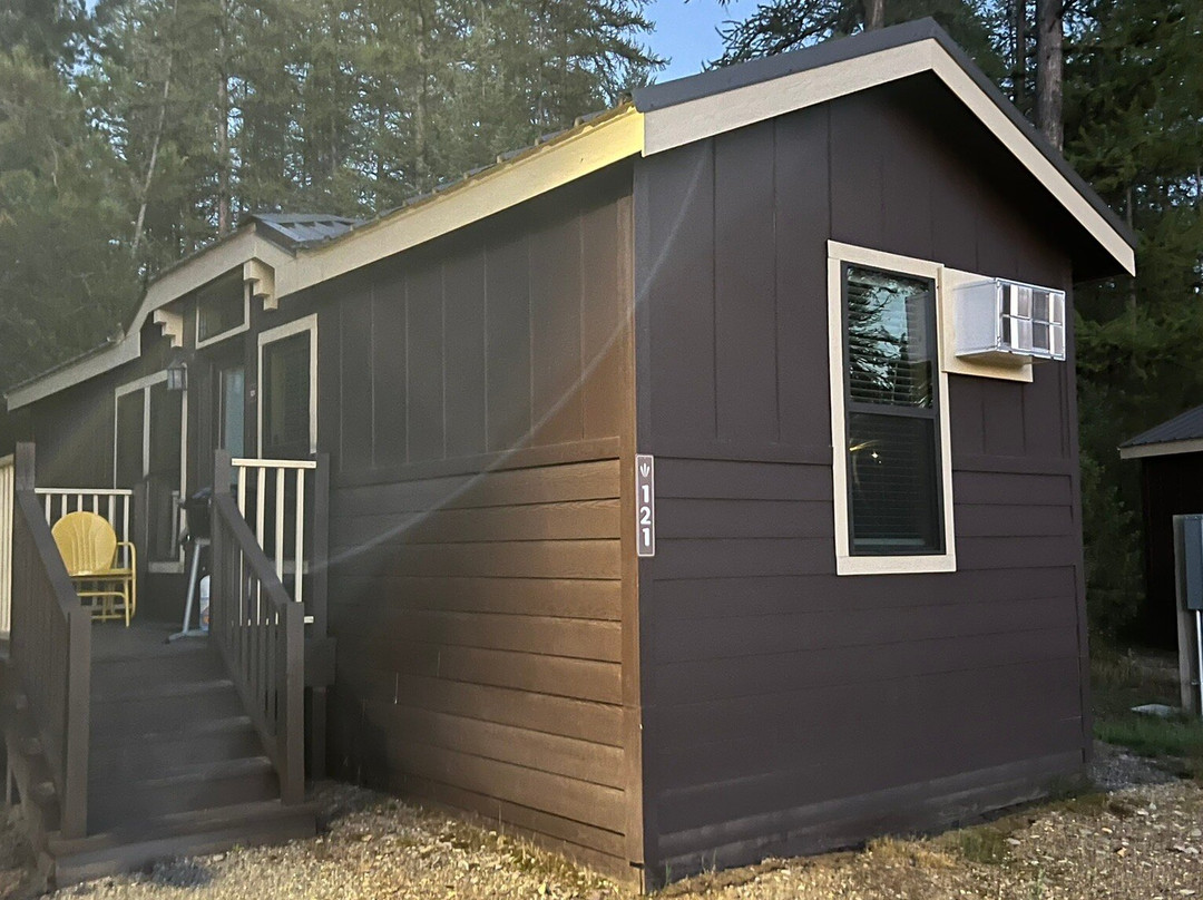 West Glacier Village主图