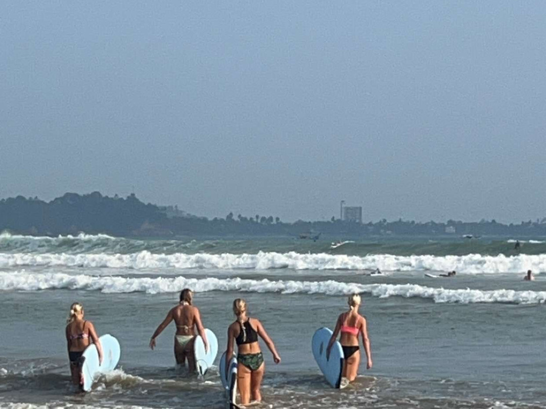 Lucky's Surf School & Surf Camp-瓦勒迦玛必去景点