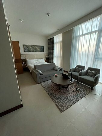 Staybridge Suites Dubai Al-Maktoum Airport by IHG主图