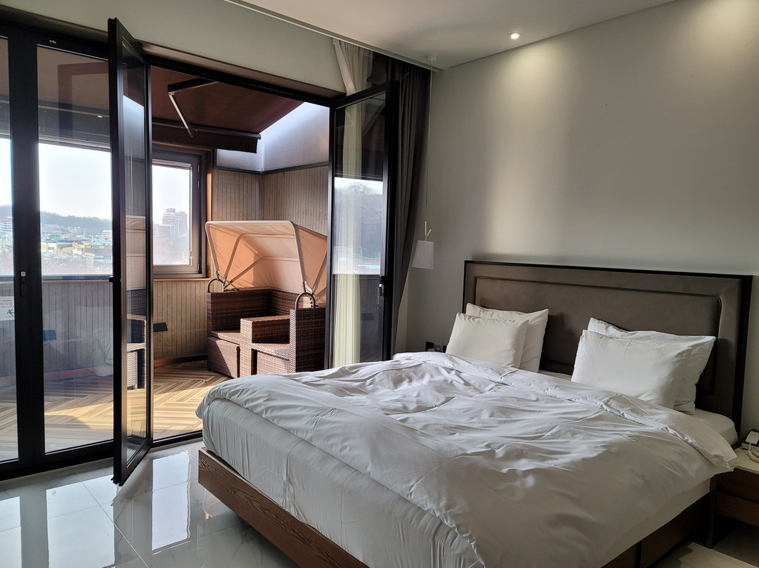 N Bridge Hotel主图