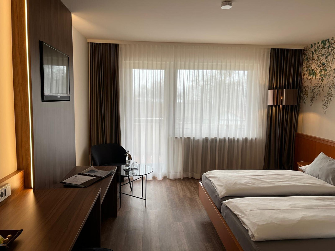 Hotel Gaestehaus Zuern主图