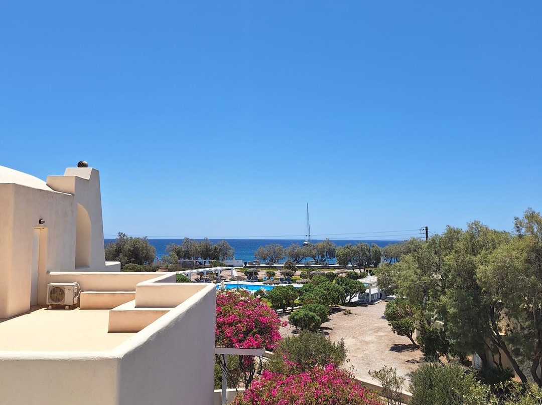 白色卡提吉斯海涛酒店主图