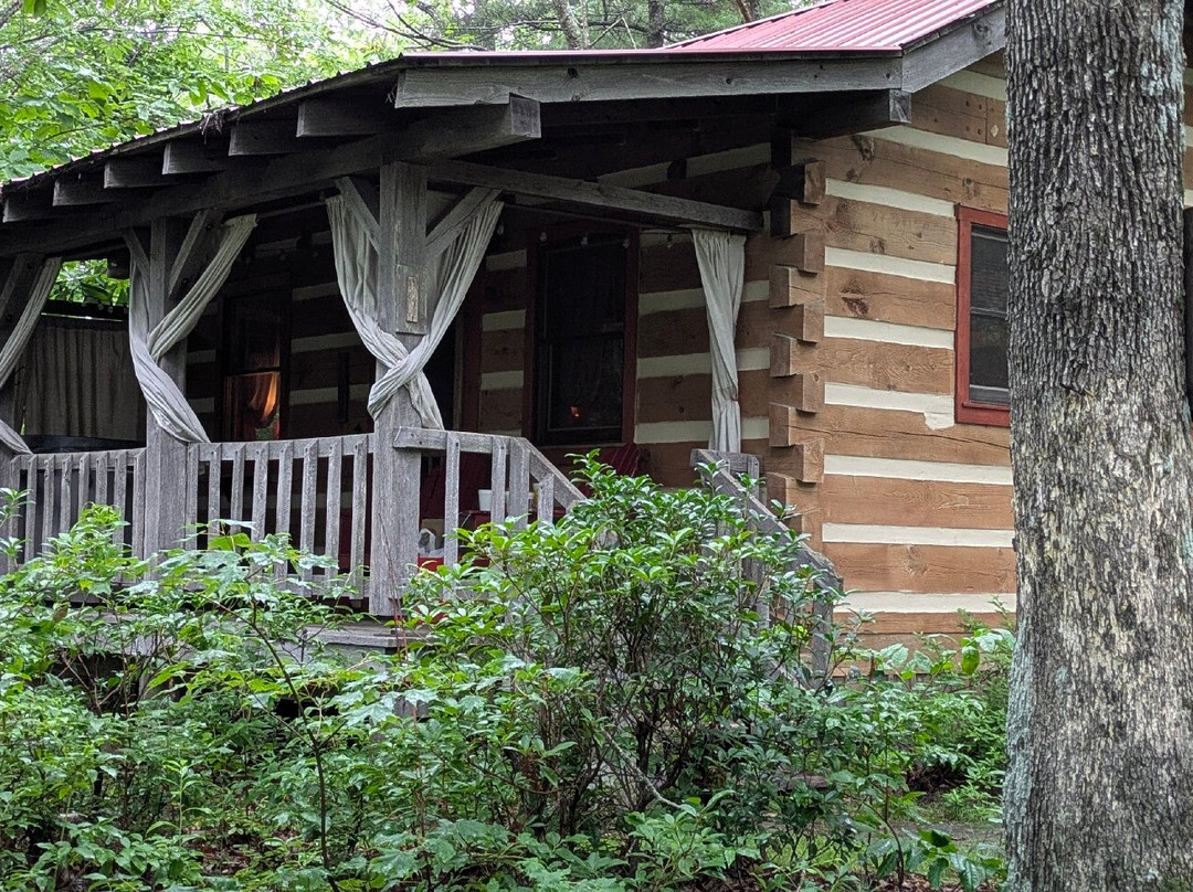 Fiddler's Roost Bed & Breakfast Cabins主图