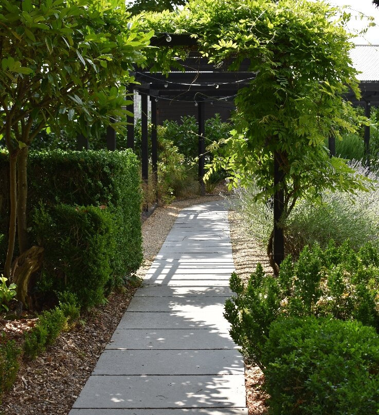 Poulaphouca House & Falls主图