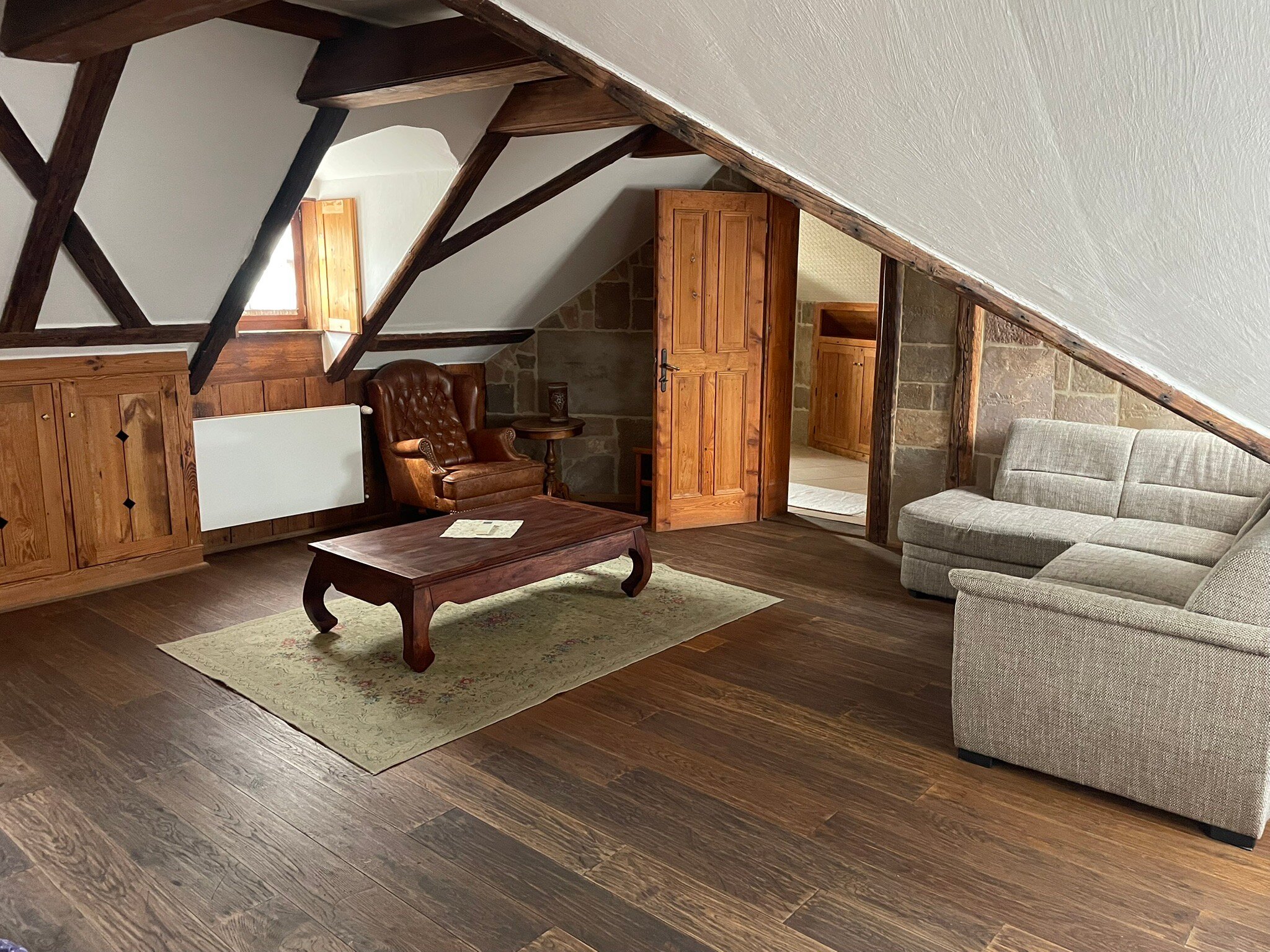 Halasi Pince Panzio-官方